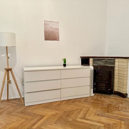 Spacious Apartment - 15 Min To Center Wien Exteriör bild