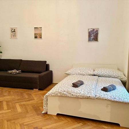 Spacious Apartment - 15 Min To Center Wien Exteriör bild
