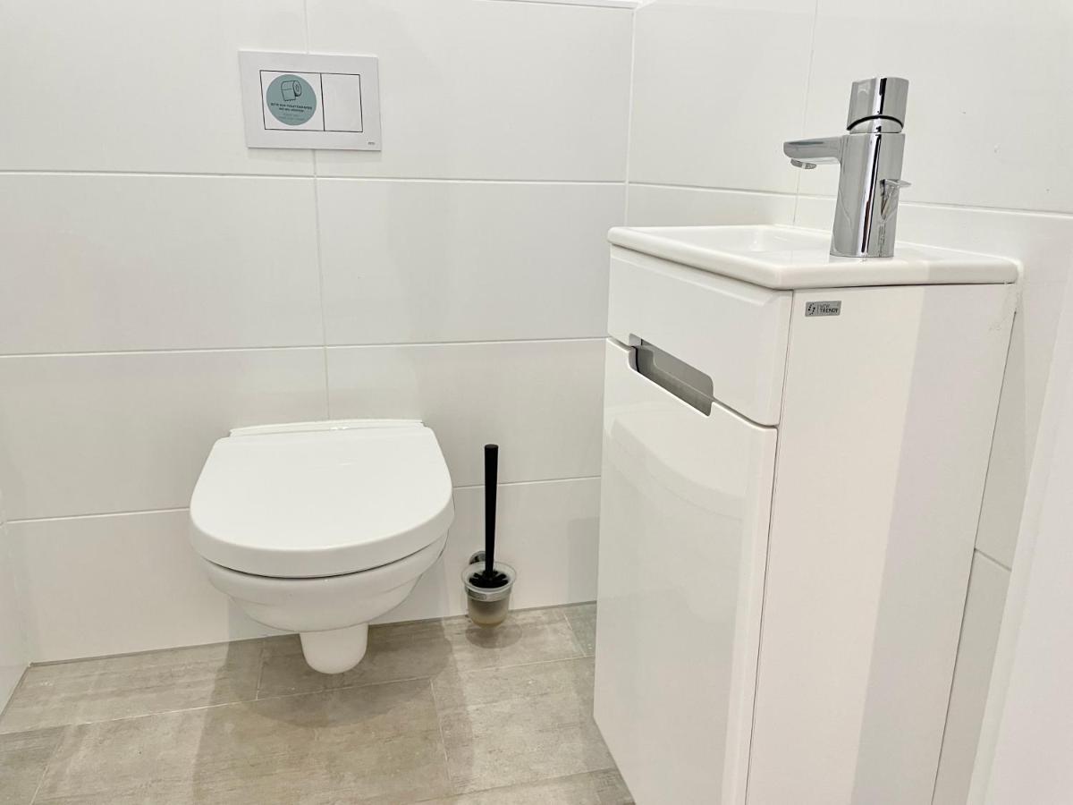 Spacious Apartment - 15 Min To Center Wien Exteriör bild