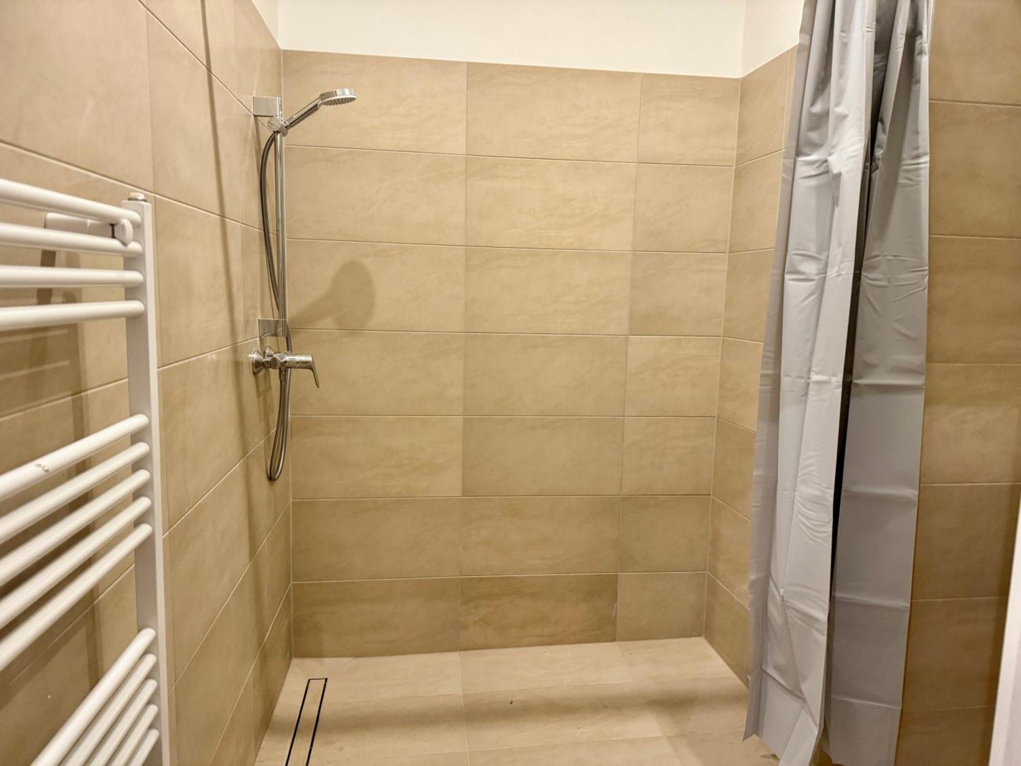 Spacious Apartment - 15 Min To Center Wien Exteriör bild