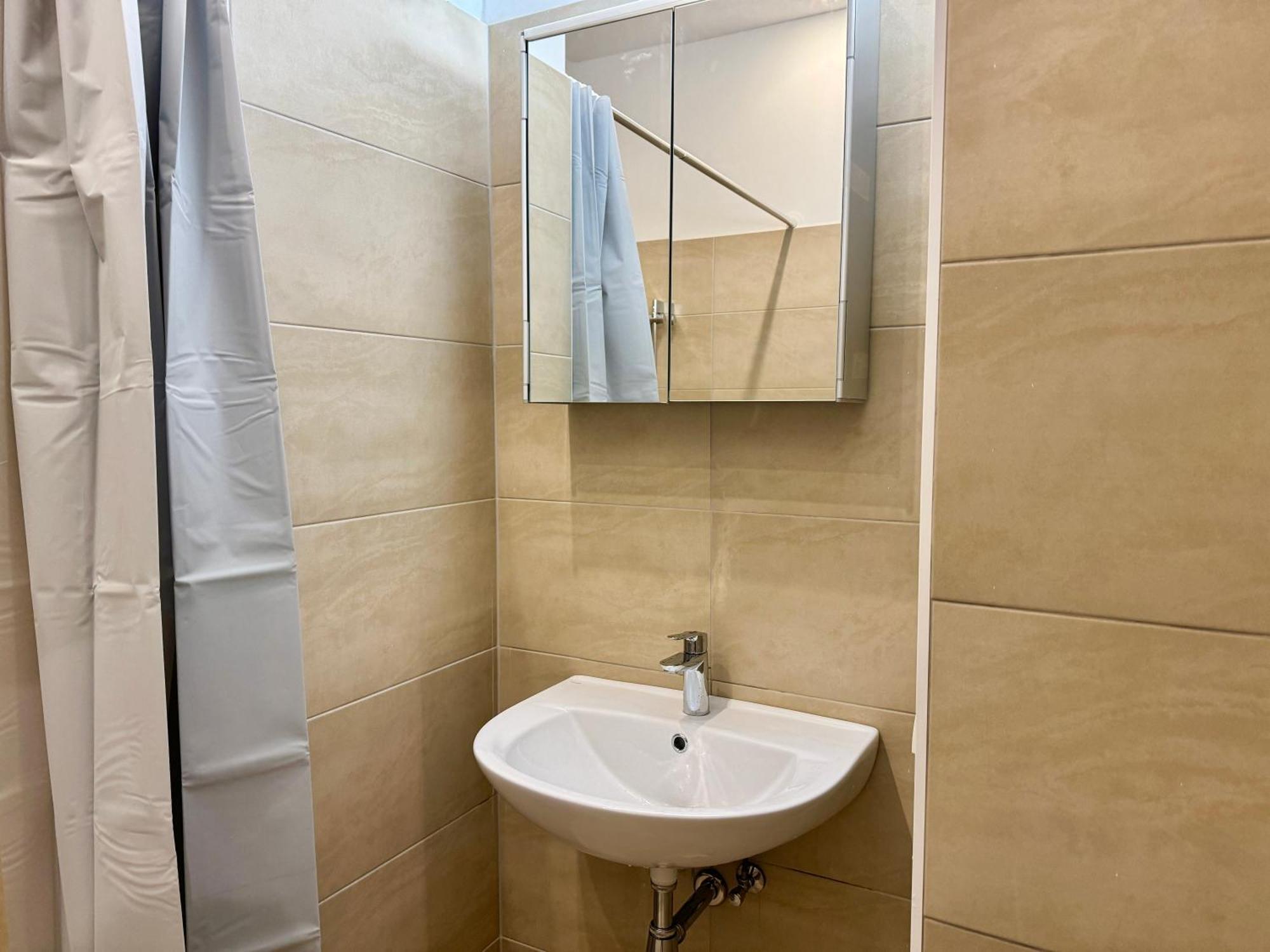 Spacious Apartment - 15 Min To Center Wien Exteriör bild