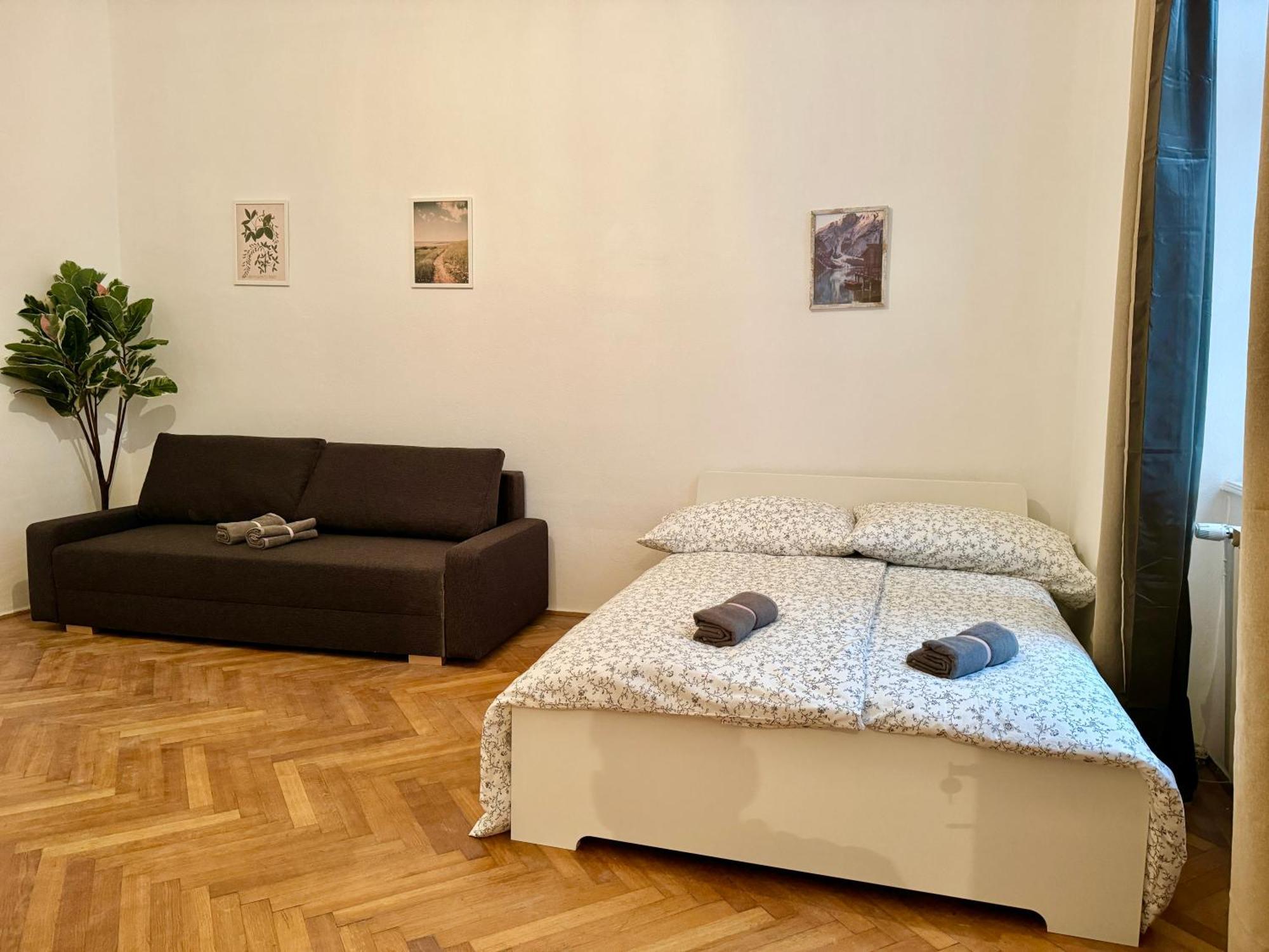 Spacious Apartment - 15 Min To Center Wien Exteriör bild